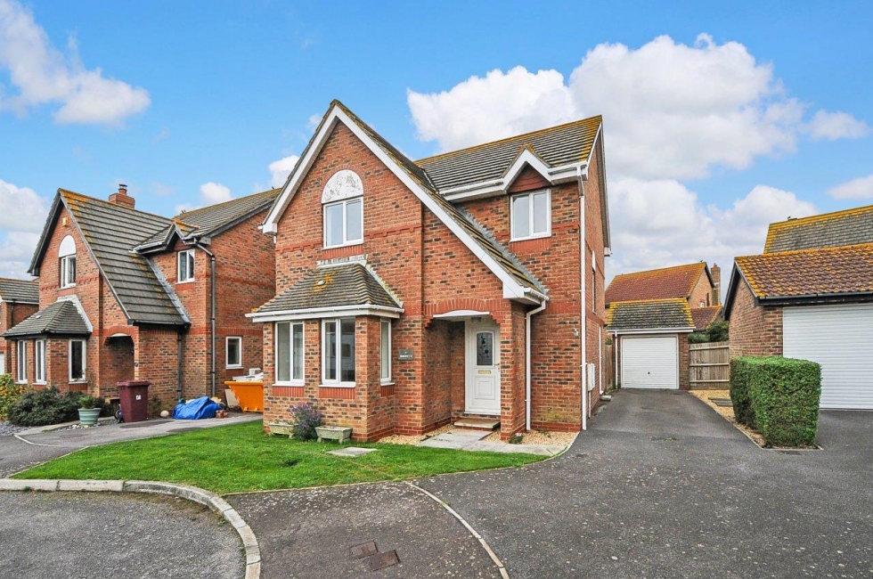 Property for Sale, Bracklesham Bay 18 Wilton Close Baileys Estate Agent